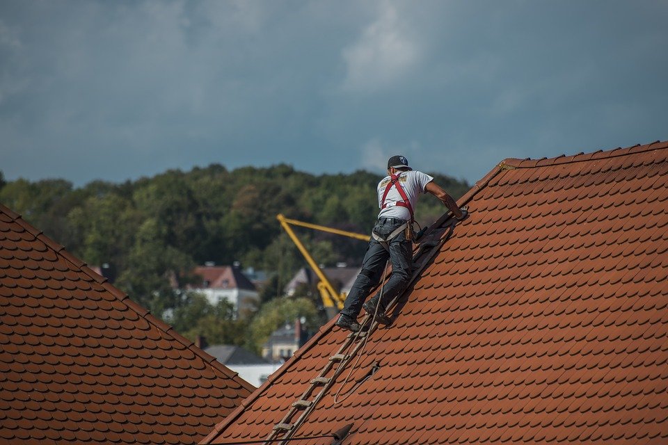 professional roofer